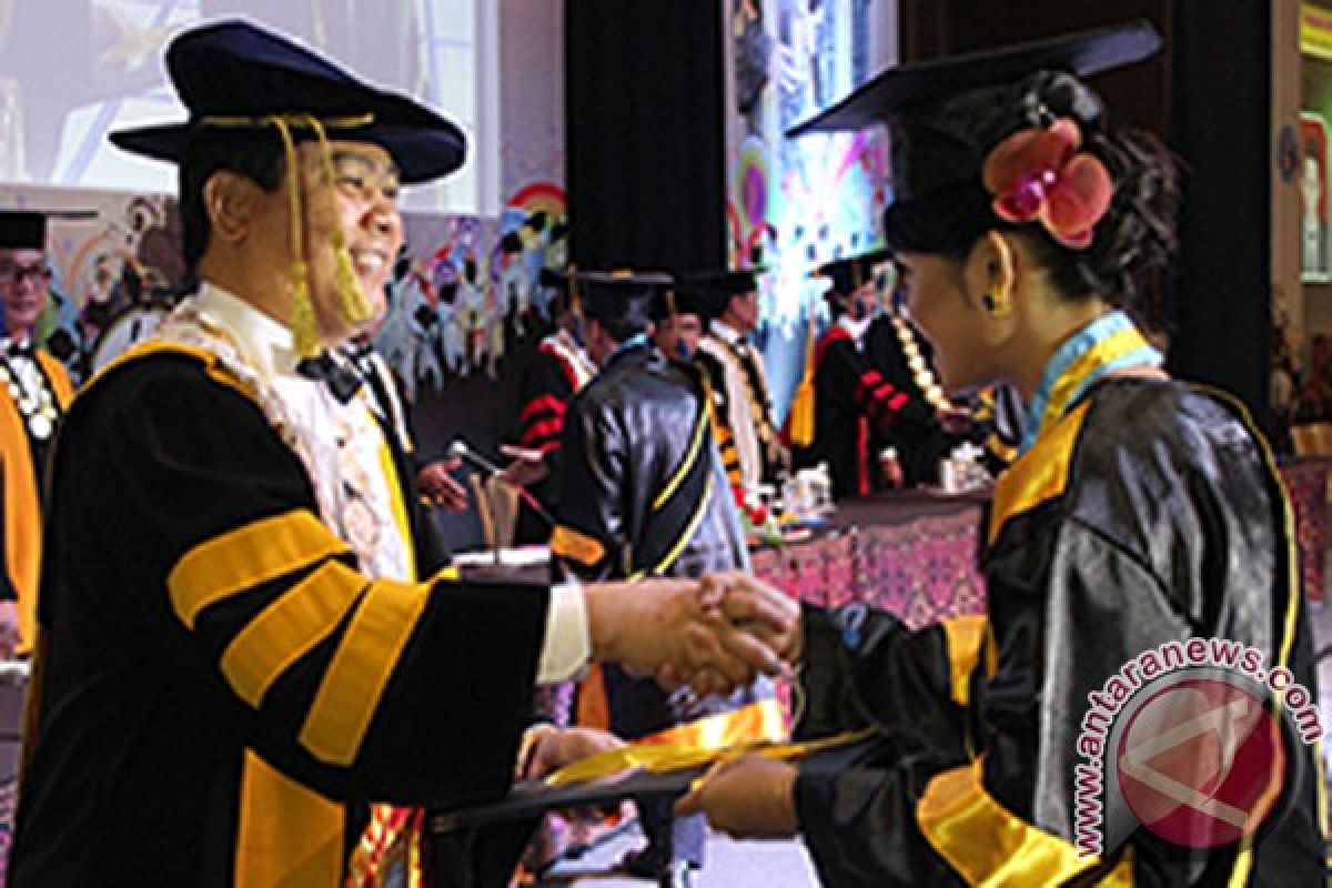 Undiknas Denpasar Wisuda 310 Lulusan