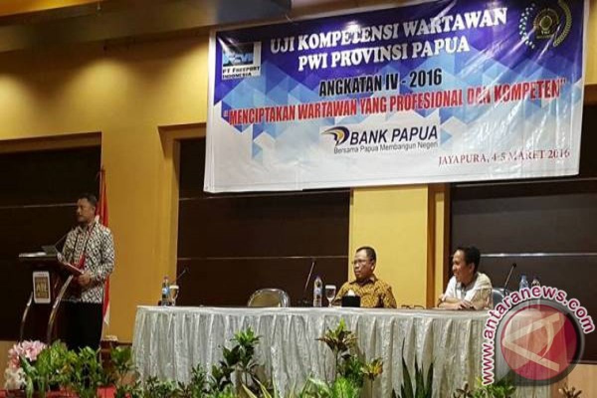 54 wartawan Papua ikut UKW