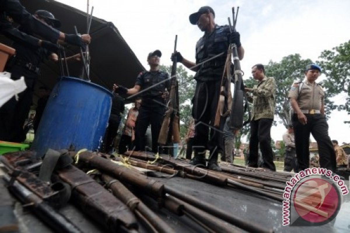 Ratusan senpi ilegal di Jambi dimusnahkan 