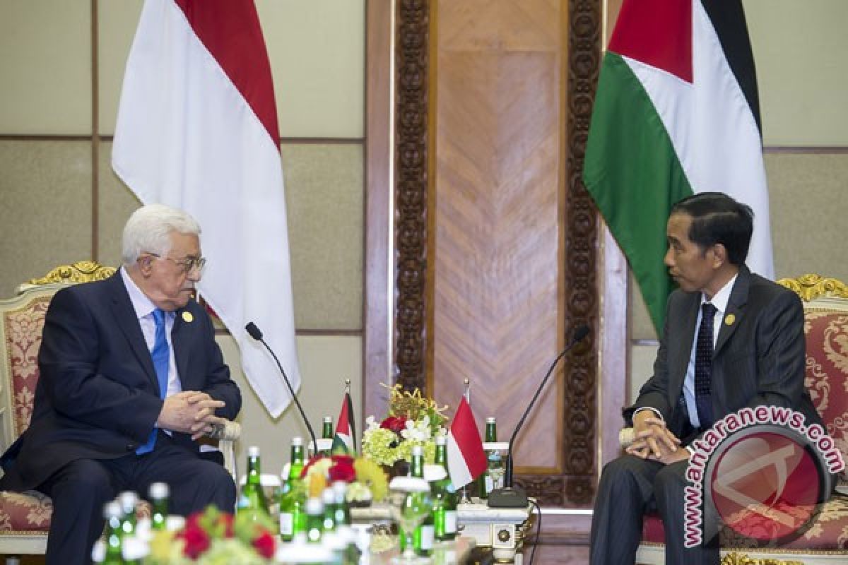KTT OKI  - Presiden Jokowi terima keterangan kondisi Palestina dari Abbas