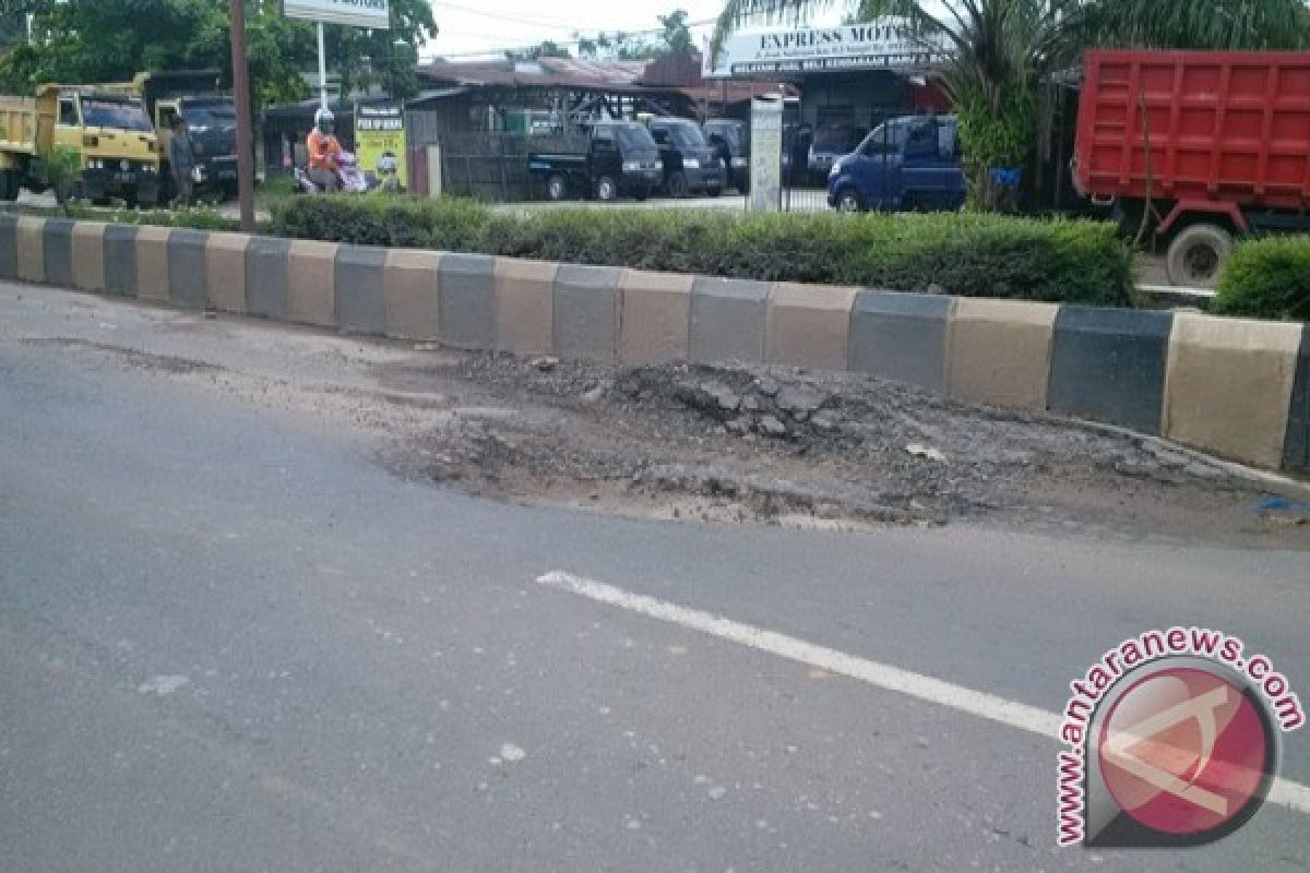 Gubernur Sutarmidji minta Kementerian PU benahi  Jalan Trans Kalimantan