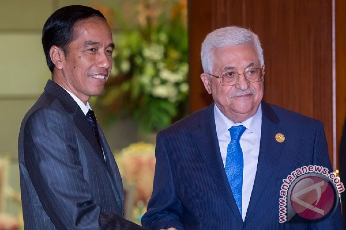 OIC Summit - President Jokowi greets Summit participants