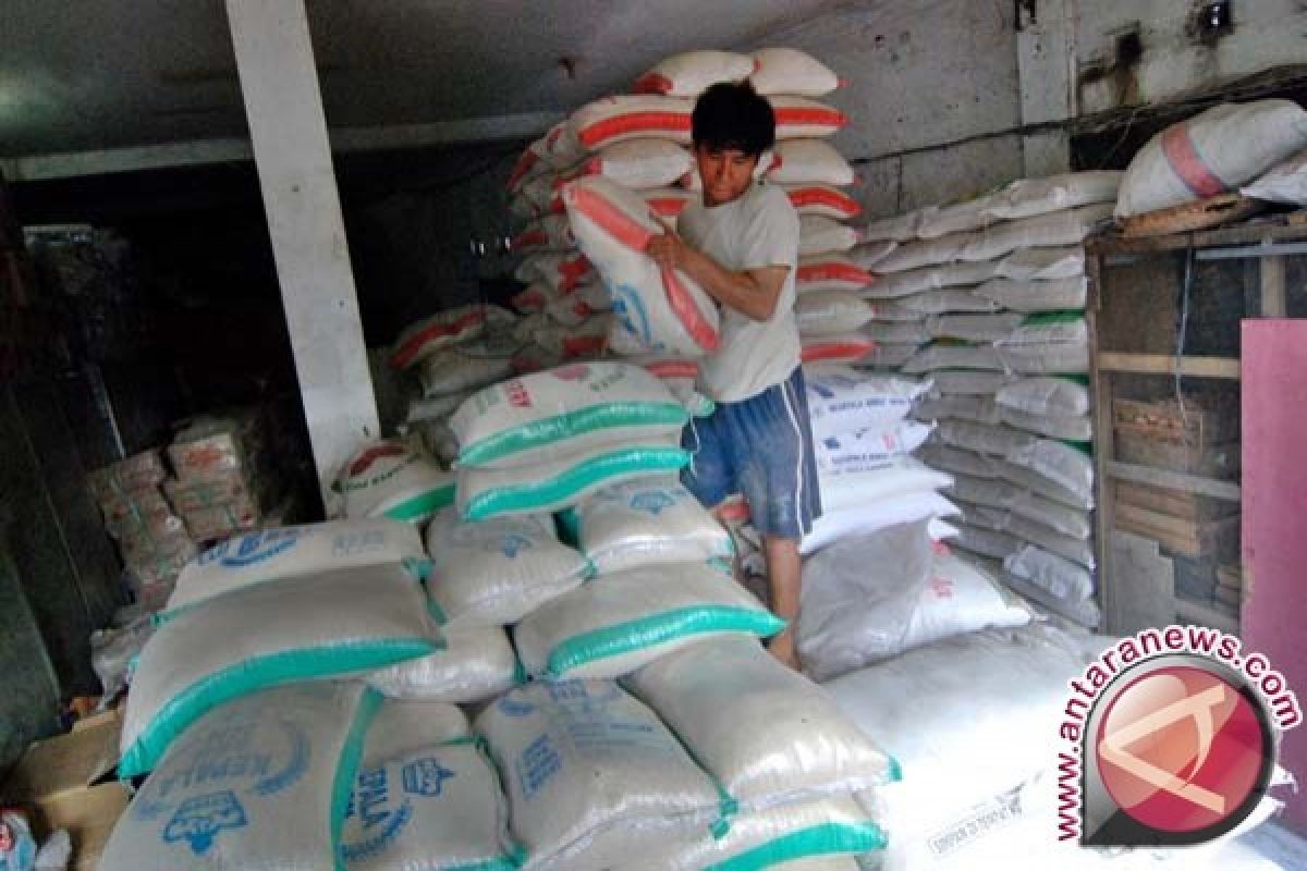 Stok Beras di Gudang Distributor Babel Mencapai 8.119 Ton