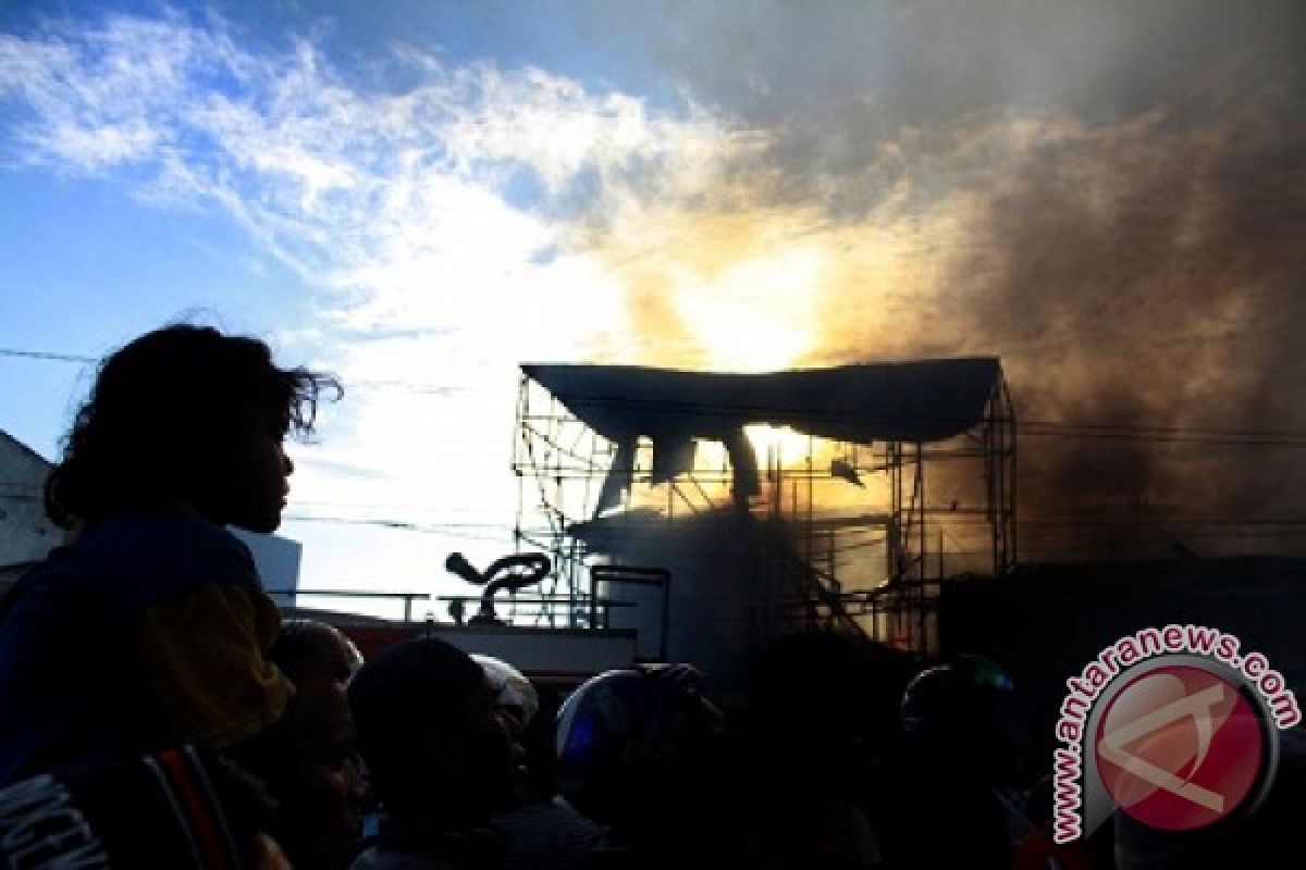 Penginapan Dan Dua Toko Di Gorontalo Terbakar 