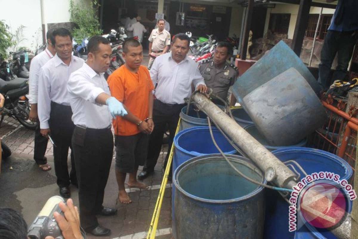 Polres Tulungagung Gerebek Pabrik Minuman Keras 