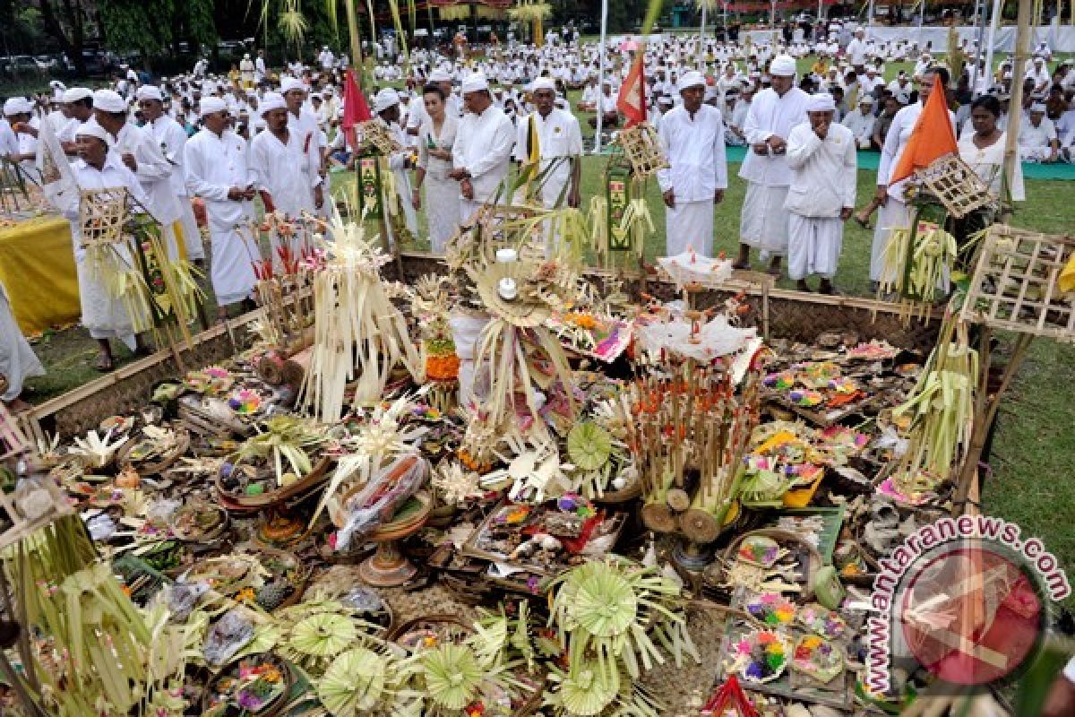 Umat Hindu Bali Gelar Ritual Tawur Kesanga