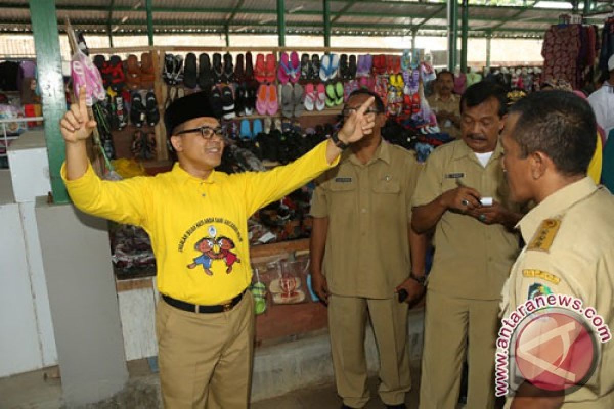 Bupati Anas Dengarkan Curhat Pedagang Pasar Tradisional 