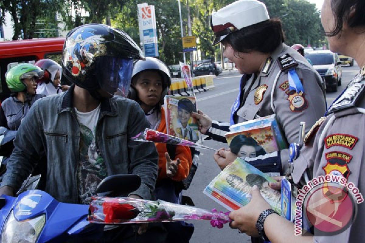 Kampanye kawasan tertib lalu lintas, Polisi hadirkan badut