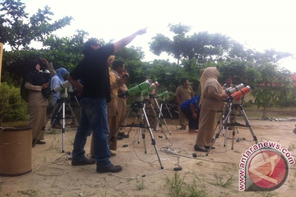 Guru Bangka Tengah Dilatih Operasikan Teleskop GMT