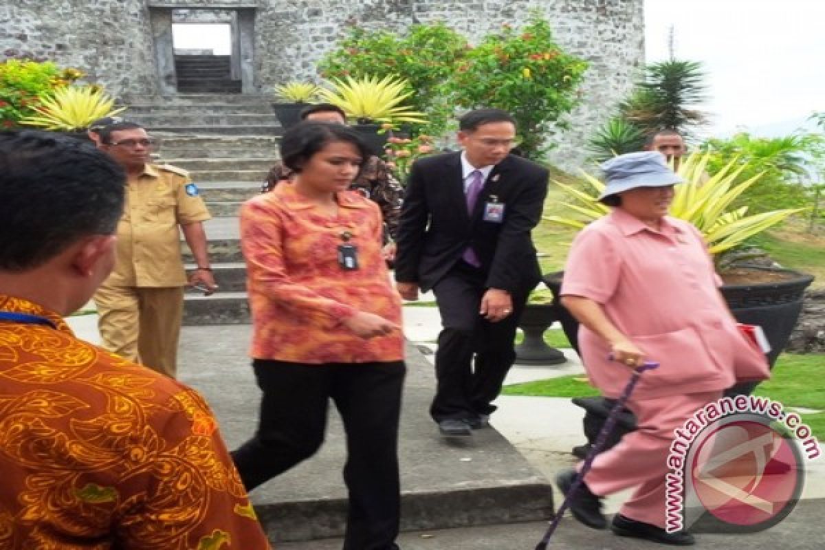 Putri Thailand Bawa 115 Warganya ke Ternate