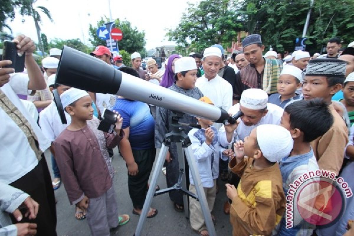 Masyarakat Kecewa Tak Bisa Melihat Langsung Gerhana