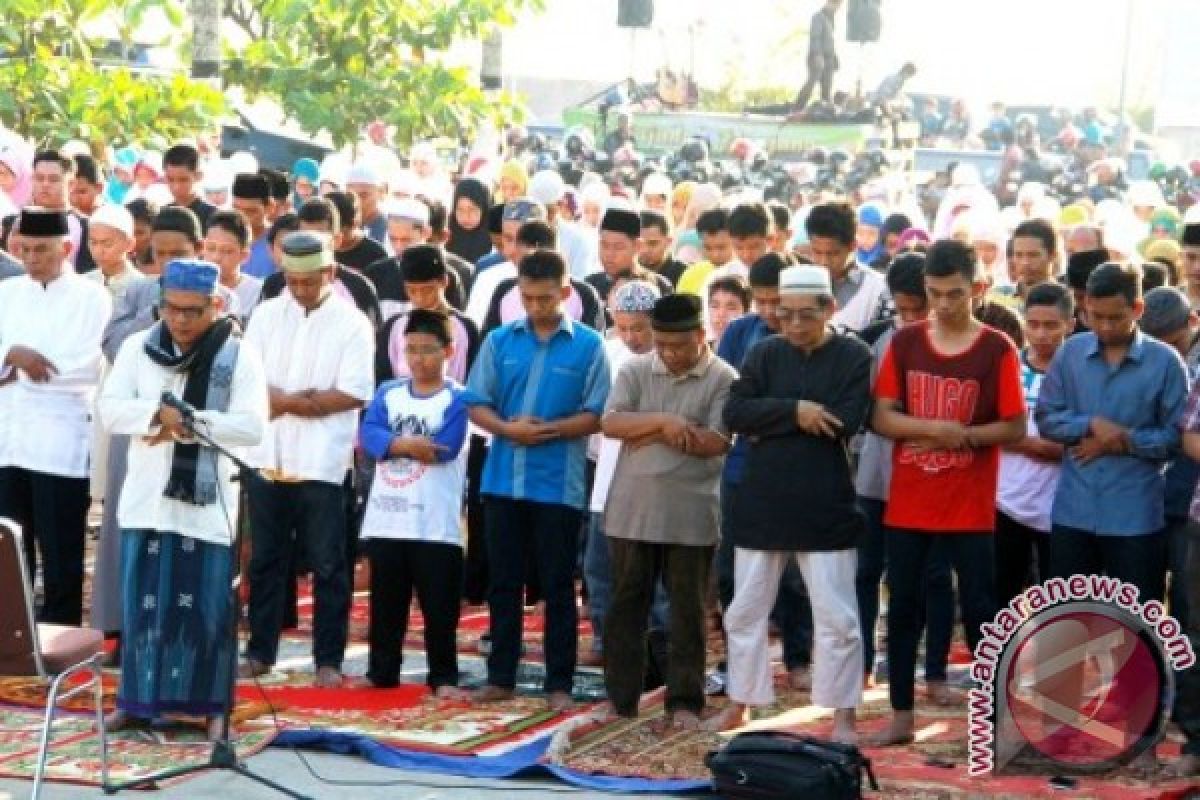 Ribuan Umat Muslim di Balikpapan Shalat Gerhana