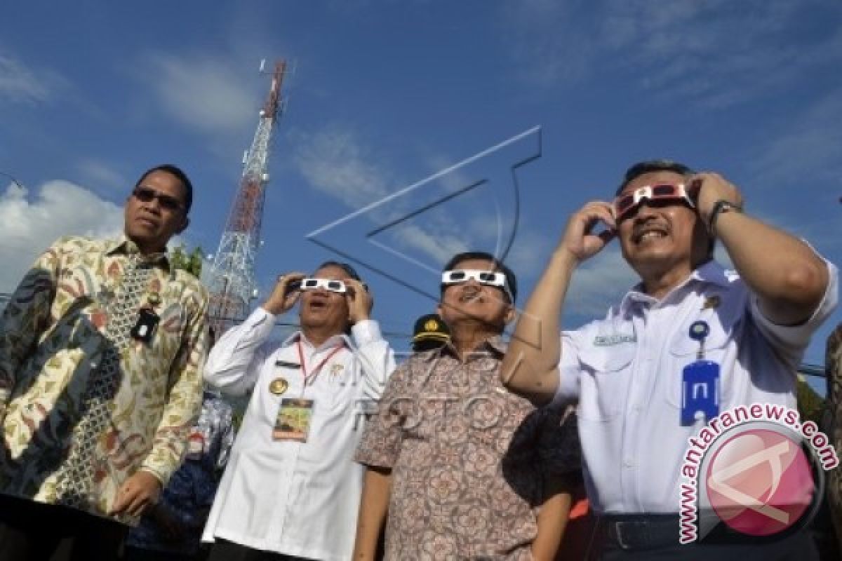 Wapres Pantau Gerhana di Kotapulu