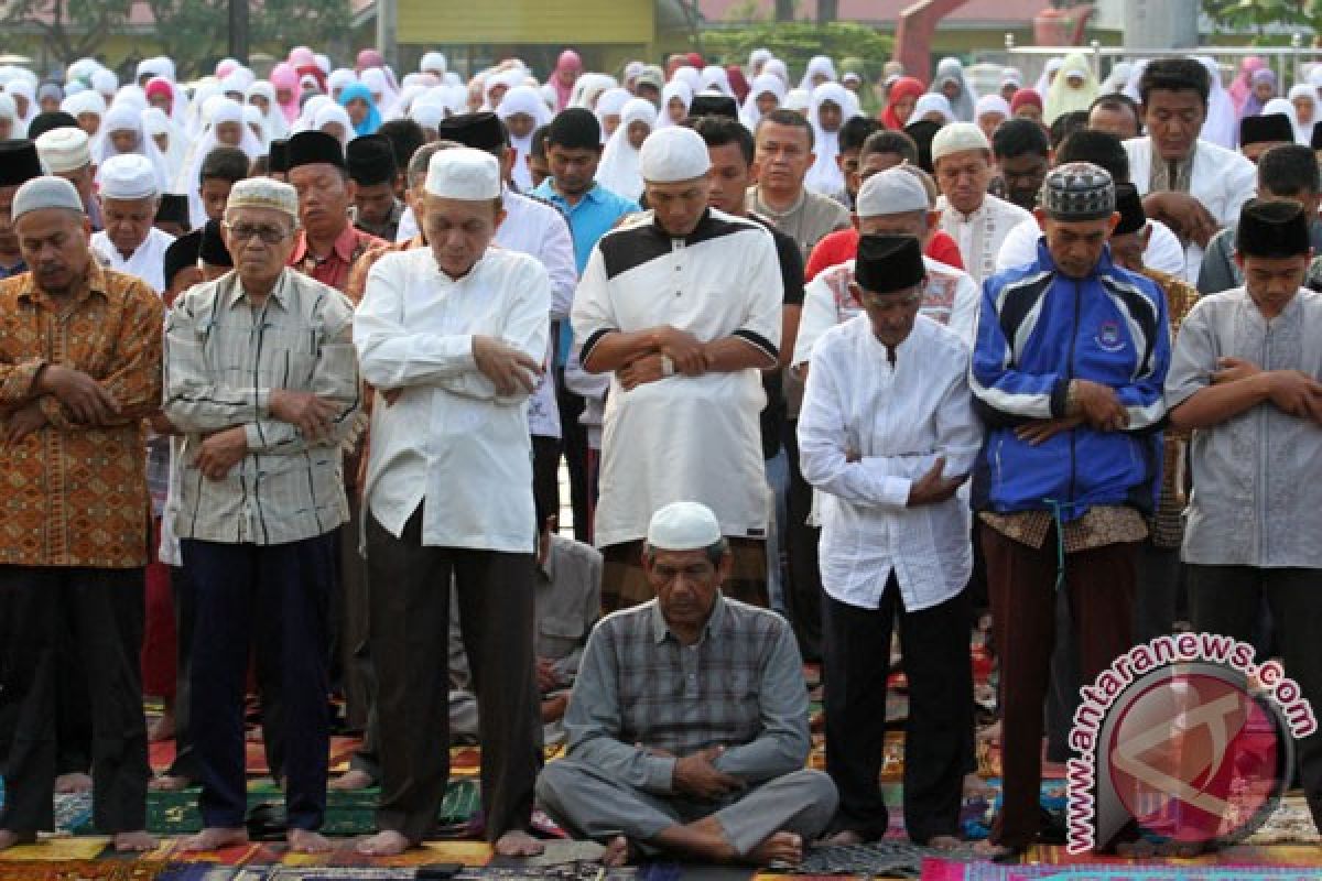 Gerhana bulan warga Bogor padati masjid raya