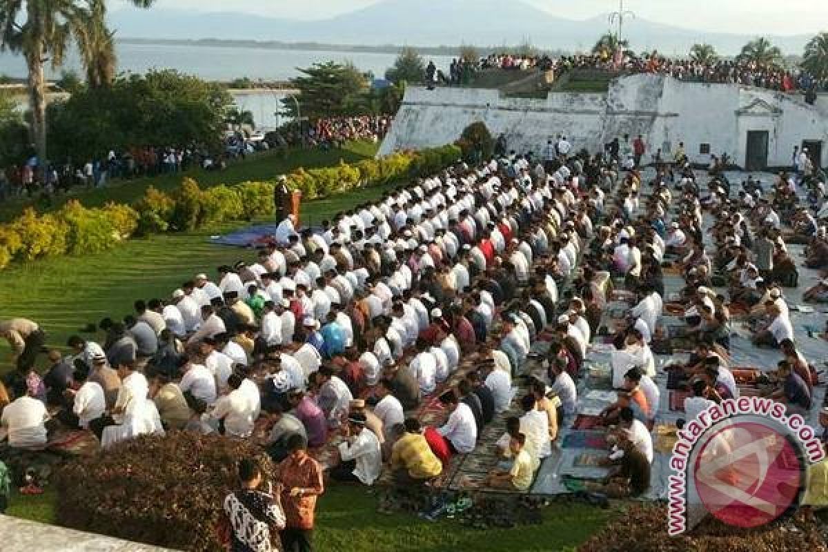 Warga Bengkulu gemakan takbir saat gerhana matahari