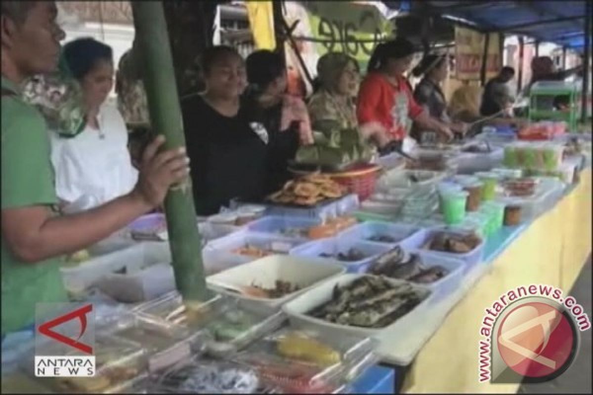 Wisatawan Asing Nikmati Kuliner Khas Kaili 