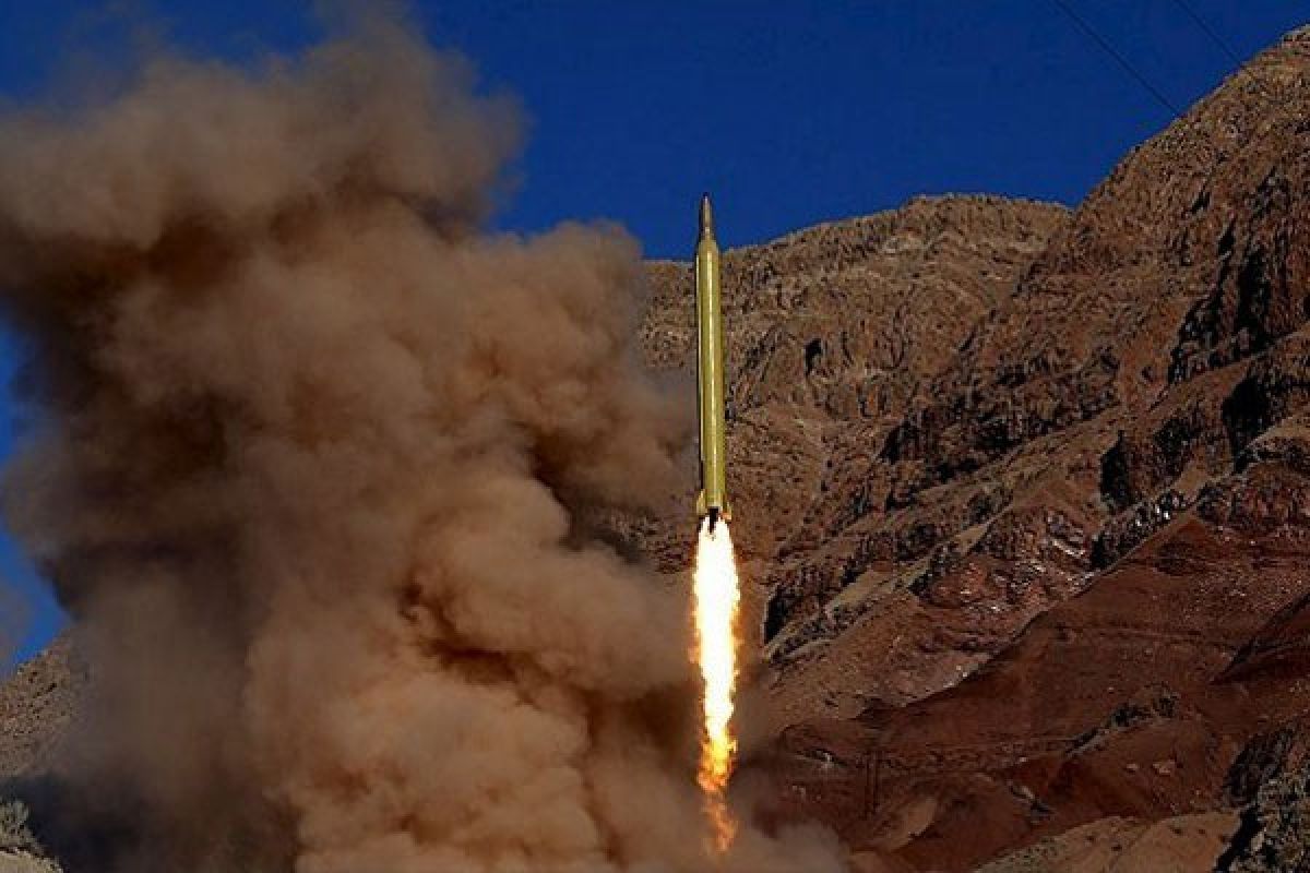 Iran uji coba lagi peluru kendalinya