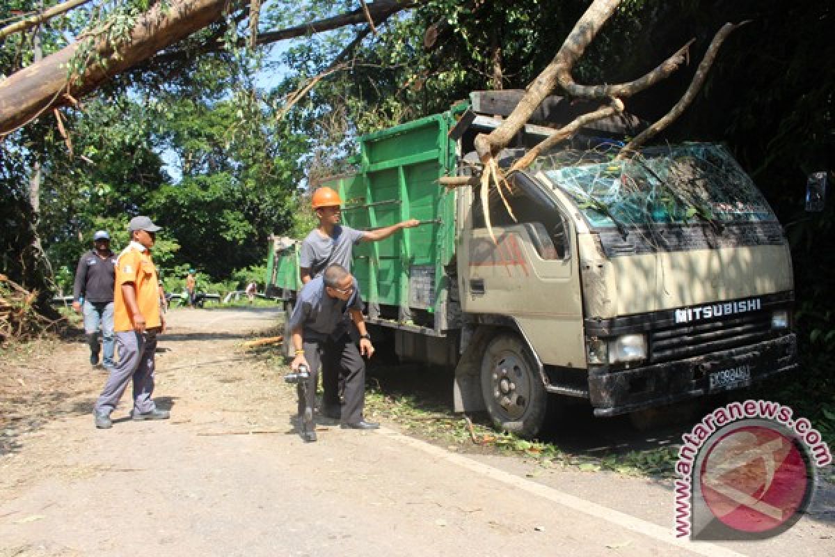 Transportasi Subulussalam-Sumut Lumpuh Akibat Longsor