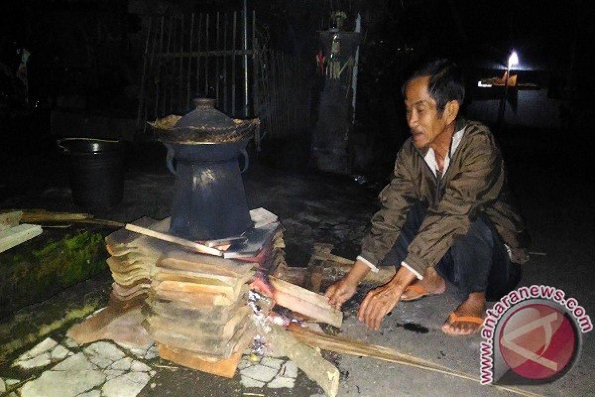 Masyarakat Buleleng Lestarikan Tradisi 