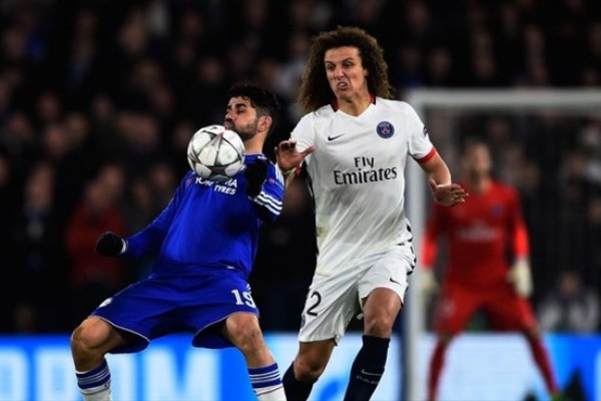 David Luiz cadangan saat Chelsea hadapi Swansea