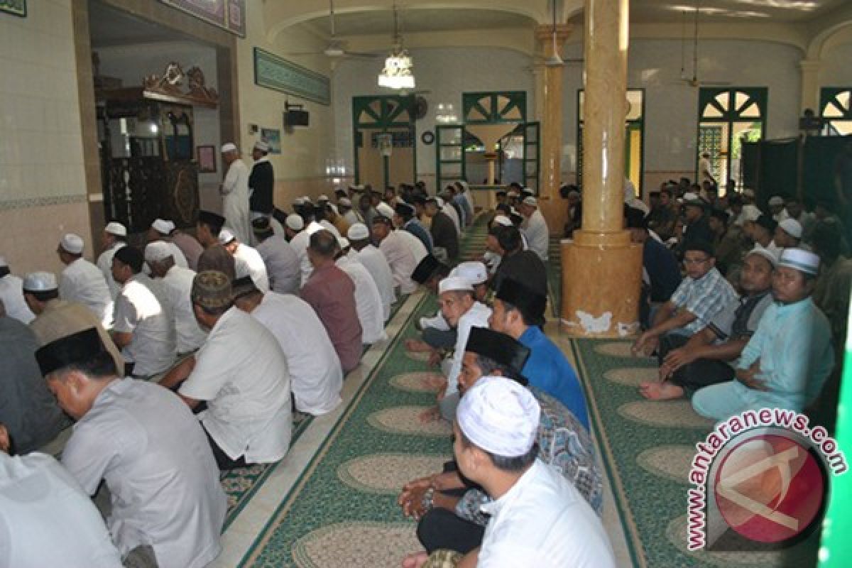Ribuan Muslim Batam Laksanakan Shalat Gerhana