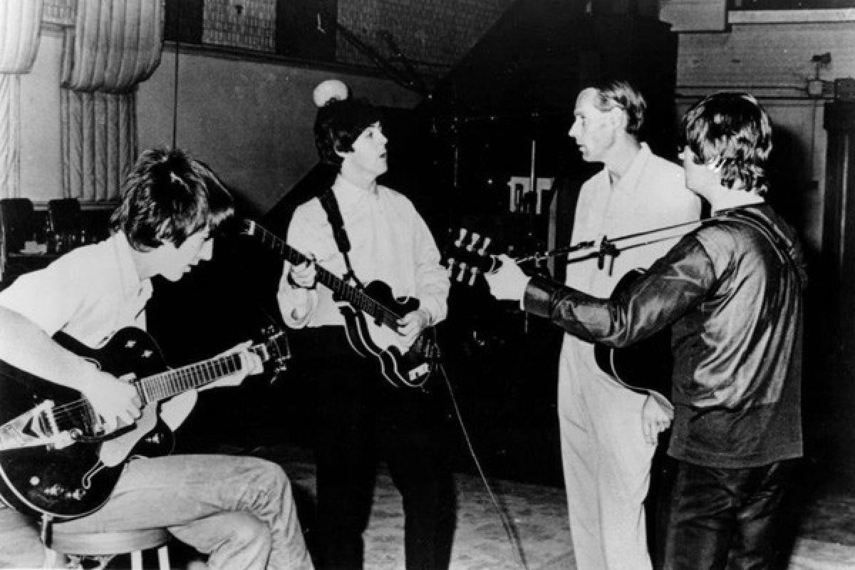 George Martin "Beatle Kelima" meninggal