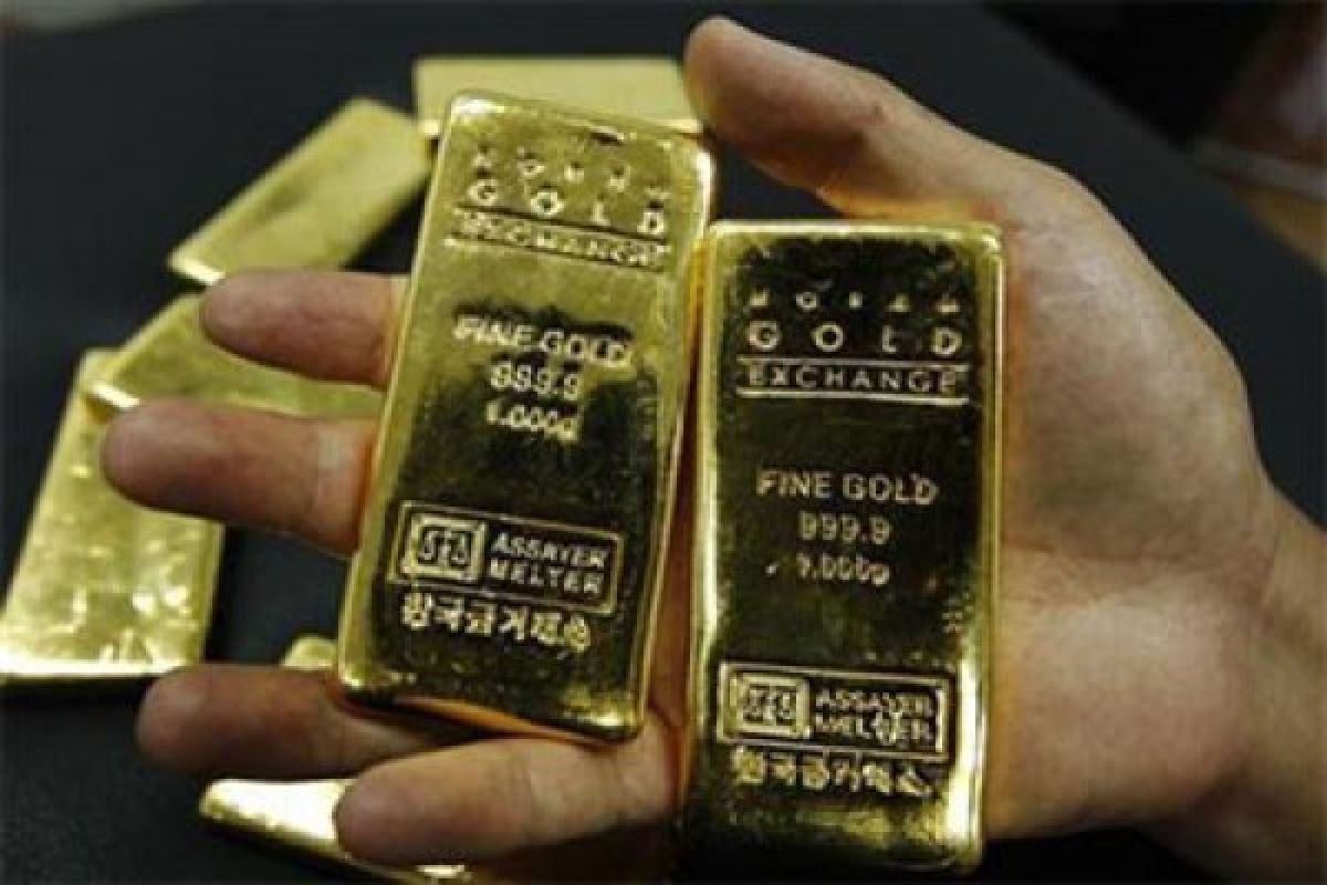 Emas berjangka jatuh lebih dari satu persen karena dolar menguat