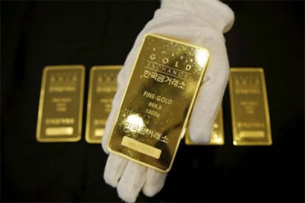 Harga emas dunia turun tipis