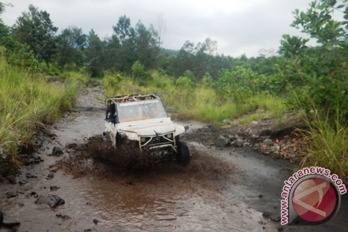 Picu Adrenalin dengan Reli Jeep Daki Merapi