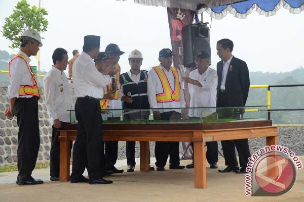 Presiden Jokowi tinjau pembangunan waduk di Jawa Tengah