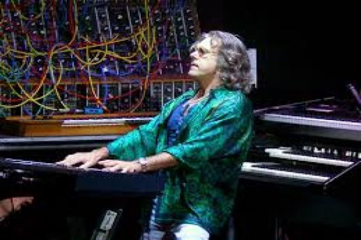 Pemain kibor legendaris Keith Emerson meninggal pada usia 71