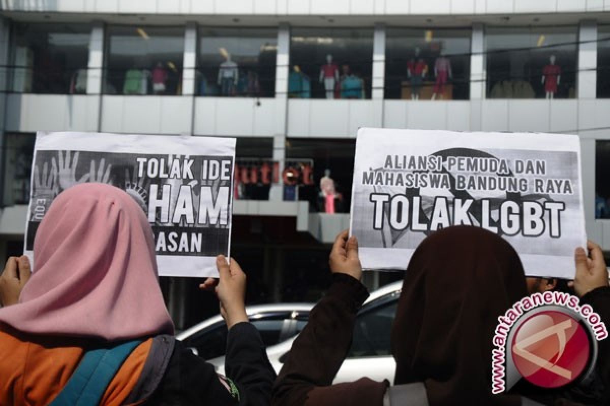 Belasan waria salon di Aceh Utara terjaring operasi pekat LGBT