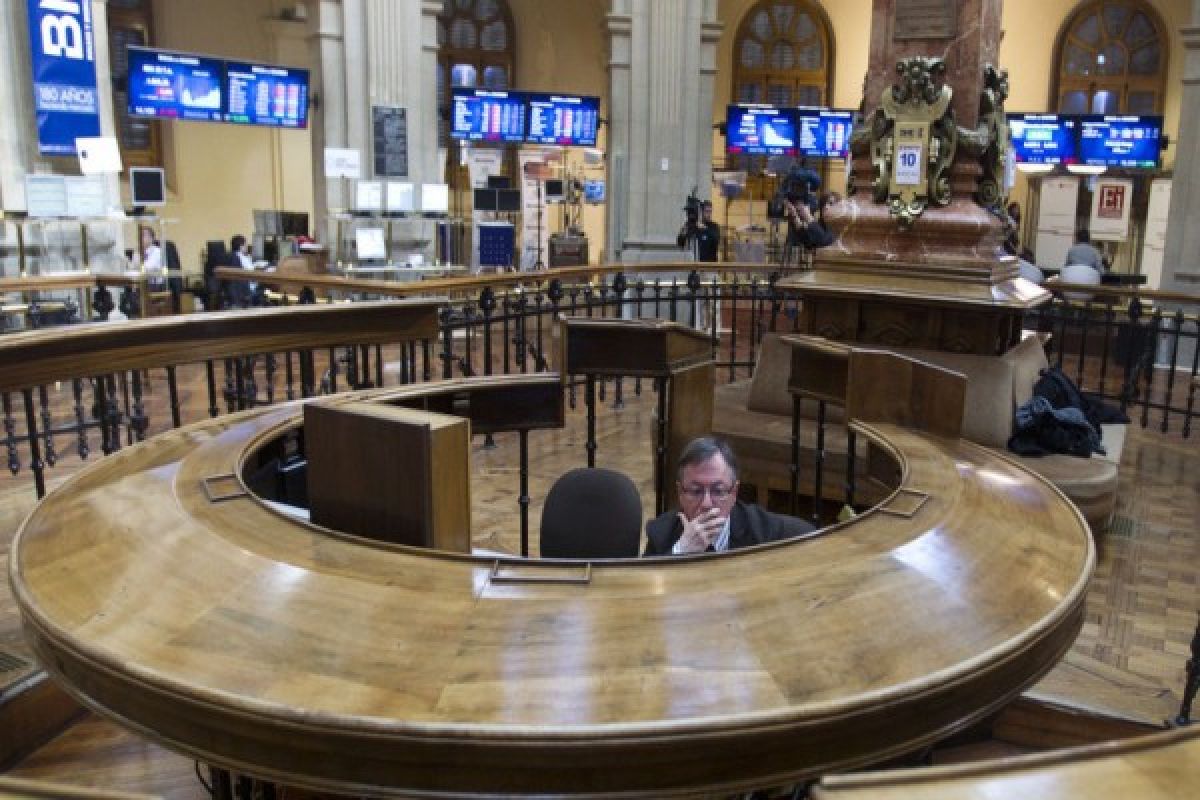 Bursa Spanyol menguat, Indeks IBEX 35 ditutup naik 32,20 poin