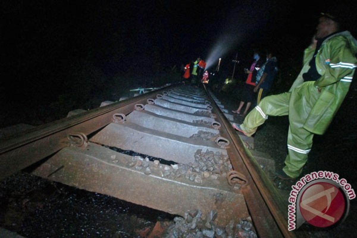 KAI: jalur rel lintas selatan aman dilewati