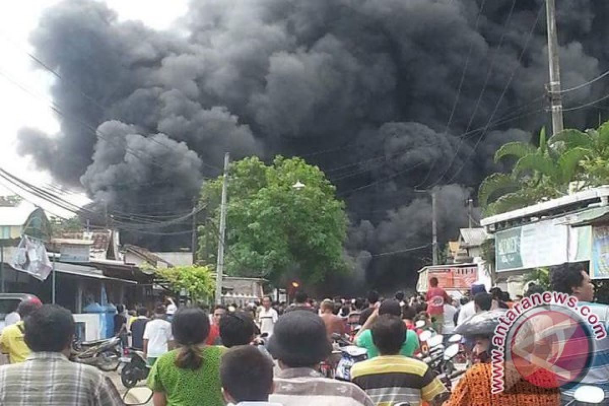 Gudang Aneka Plastik di Tulungagung Terbakar