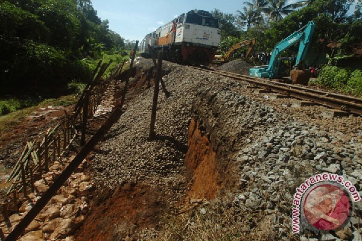 Jalur selatan kereta api kembali dibuka