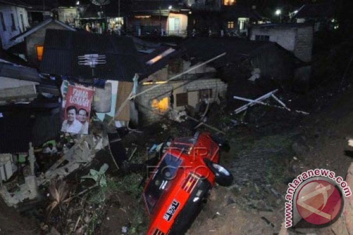 Kota Bogor Dilanda Banjir Dan Longsor