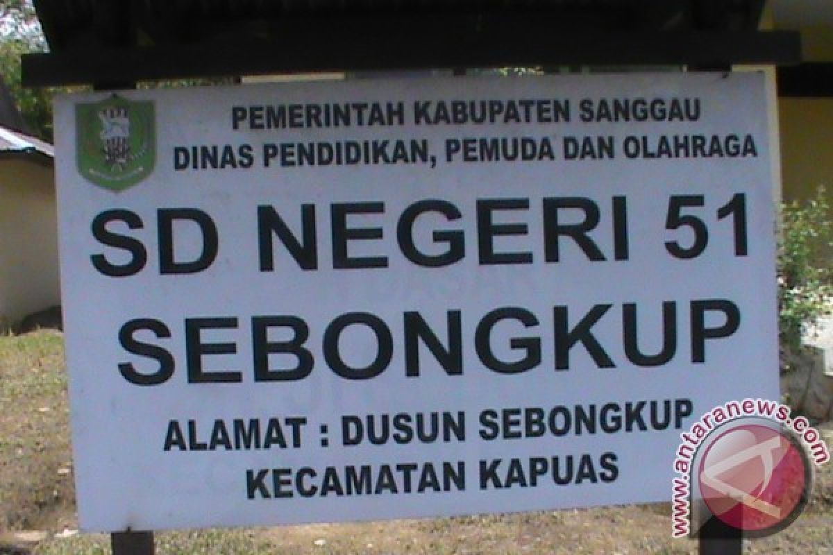 Rumah Dinas Guru SDN Sebongkup Rusak Parah