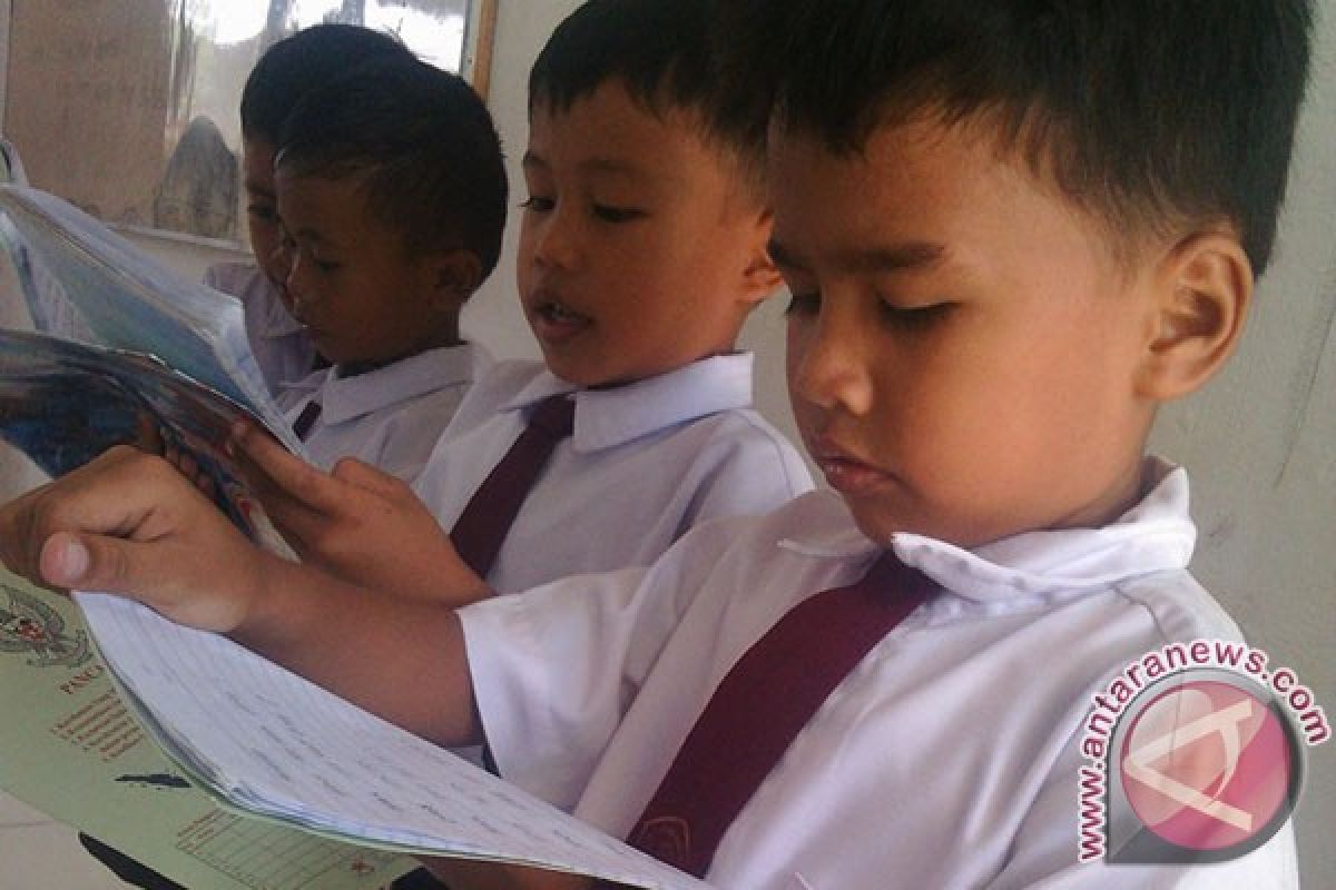 Anak usia sekolah di Padang tidak tertampung