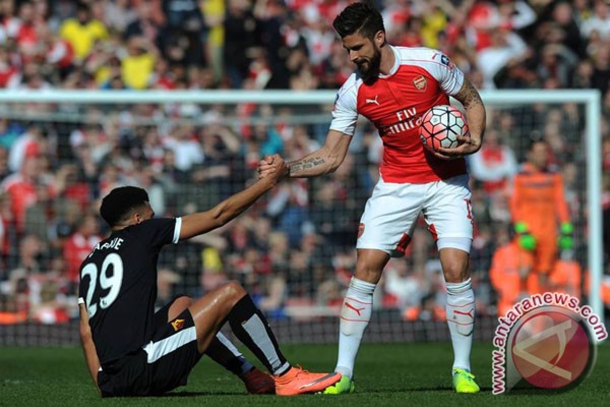 Giroud bertahan di Arsenal