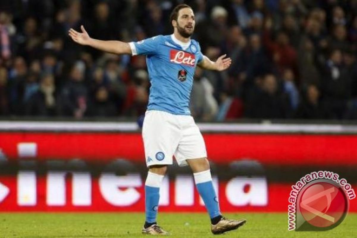 Higuain kembali pimpin serangan Napoli lawan Atalanta