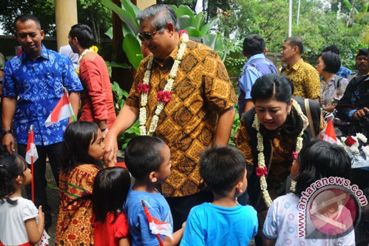 Tak Tahan Istrinya Dibully, SBY Tegaskan Ibu Ani Belum Capres