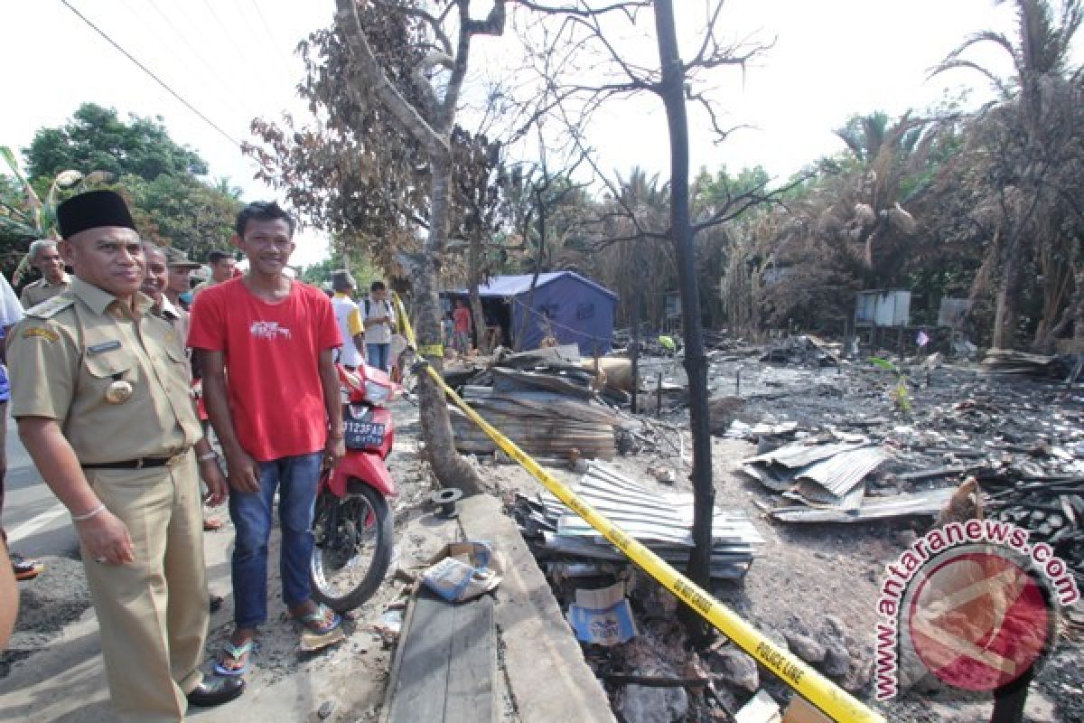 Delapan Rumah Hangus Terbakar