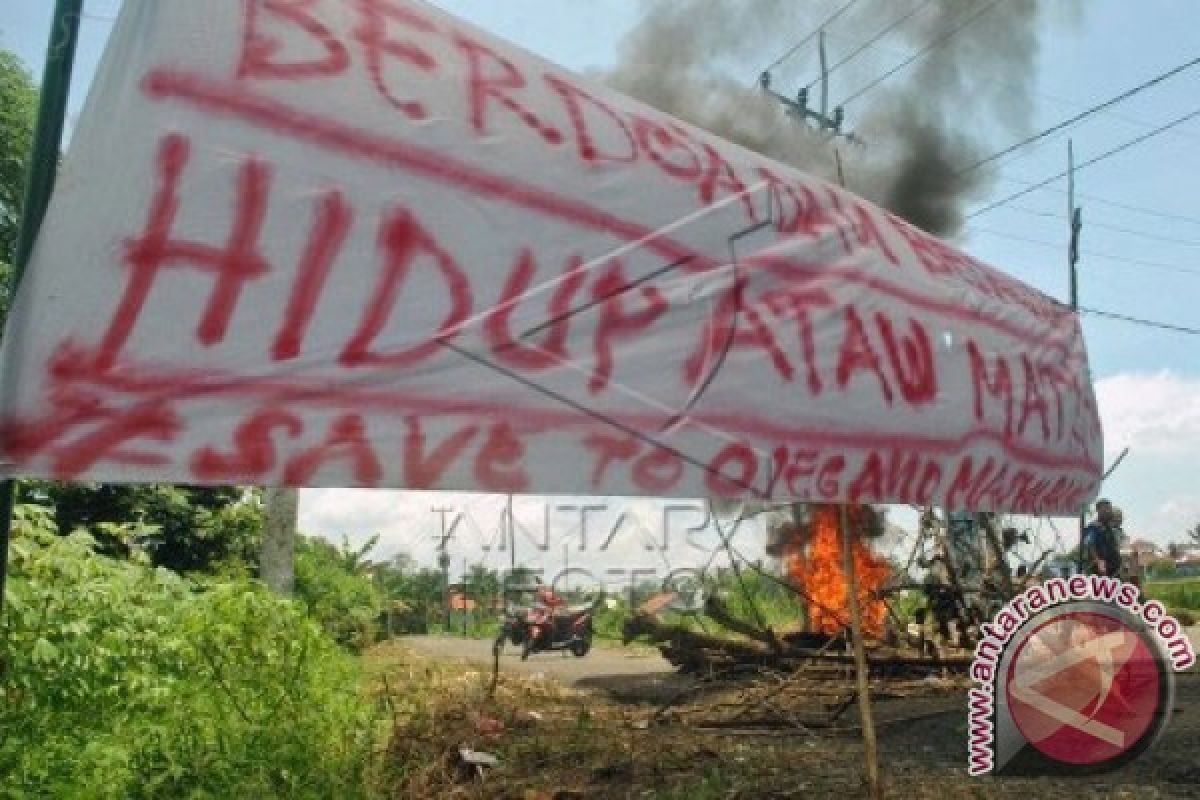 Warga Tiga Desa Blokir Jalan Menuju IPB