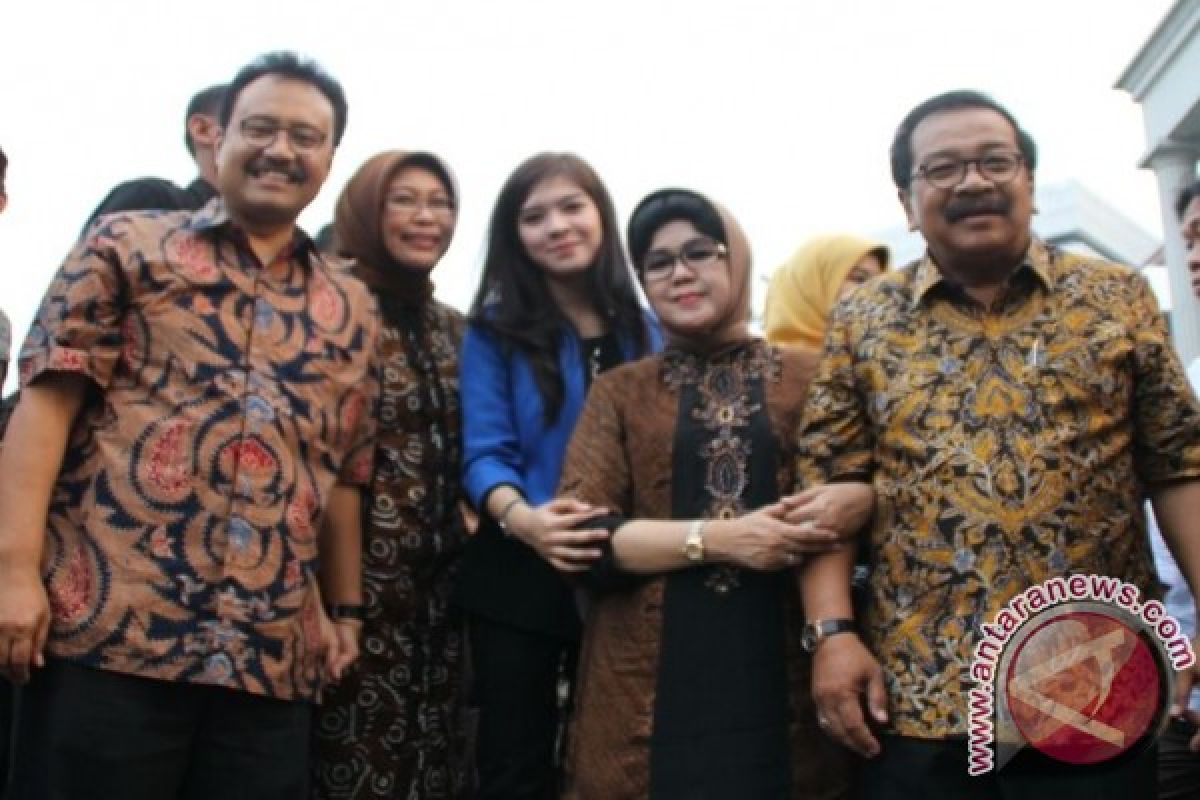 SBY Saksi Akad Nikah Putri Gubernur Jatim