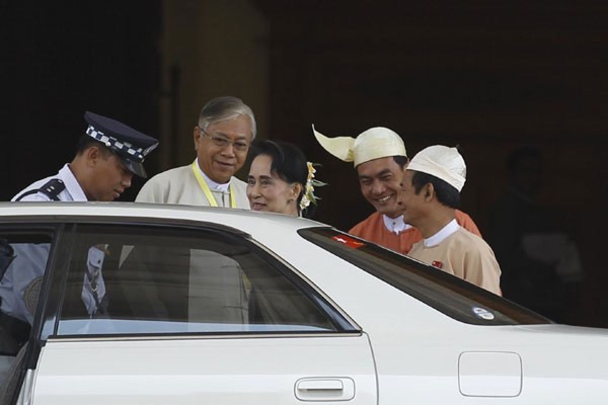 Jokowi congratulates new Myanmar president Htin Kyaw