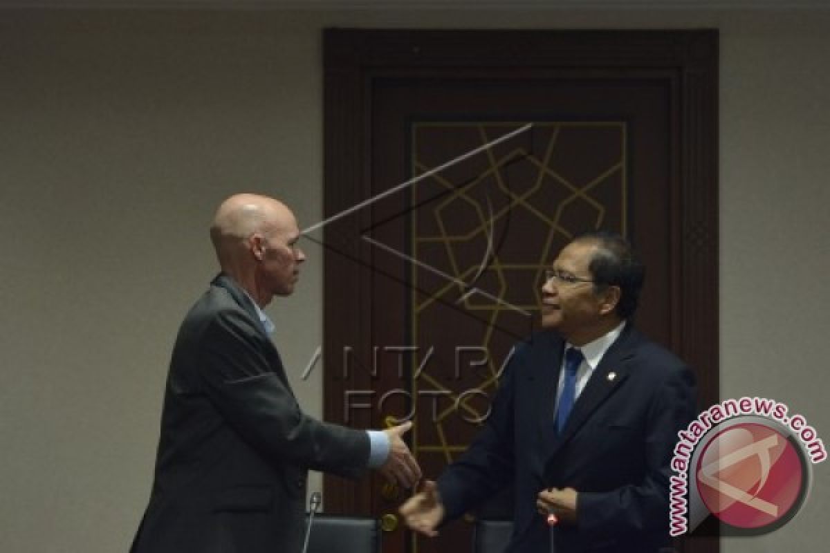 Minister Meets Google VP to Implement Project Loon in Indonesia