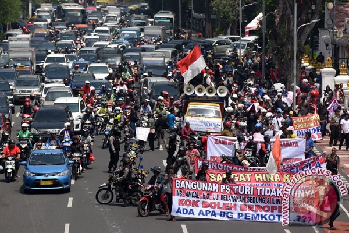 Jalan nasional di Limbangan kembali dibuka