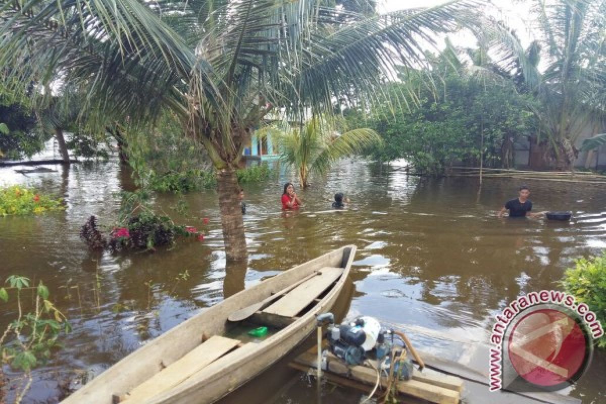 Warga Korban Banjir Nanga Tayap Diserang Penyakit