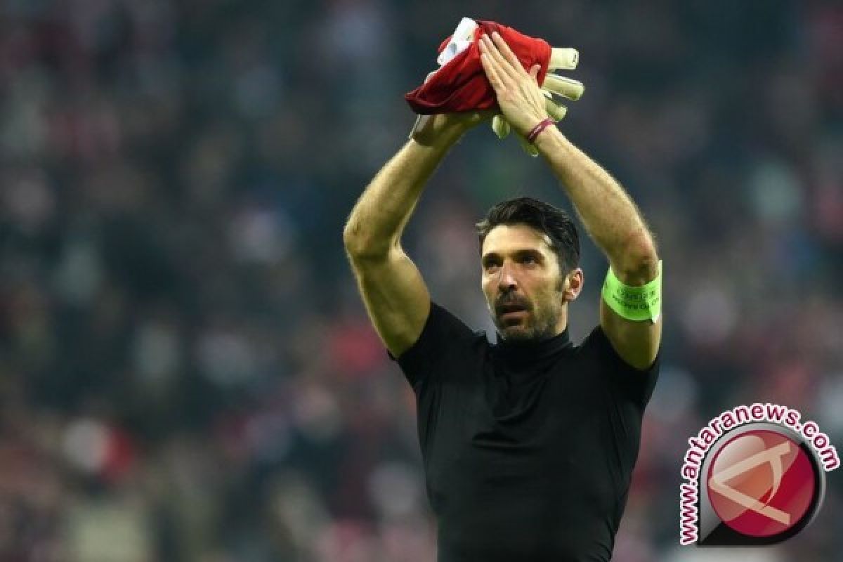 Buffon Rayakan Liga Champions ke-100-nya Bersama Juventus 